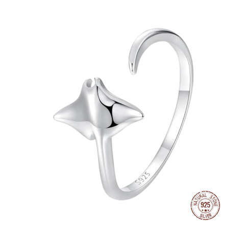 Graceful Manta Ray Ring