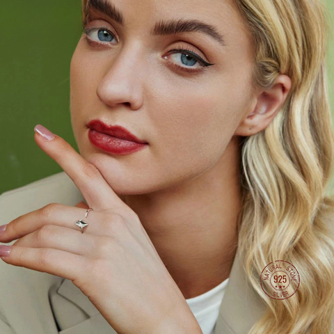 Graceful Manta Ray Ring